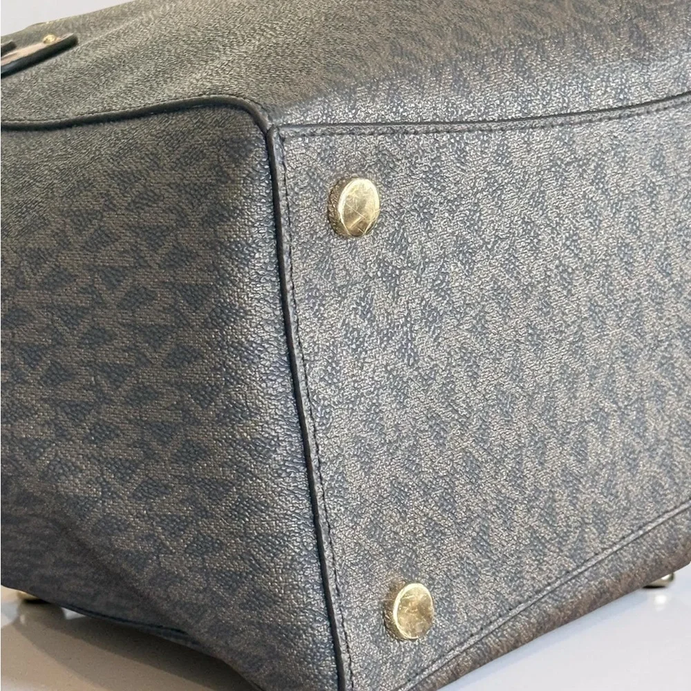 Michael Kors Voyager East West Tote Bag! EUC!! - Picture 7 of 15